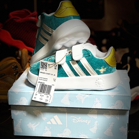 Size 9 Disney adidas - Picture 1 of 1